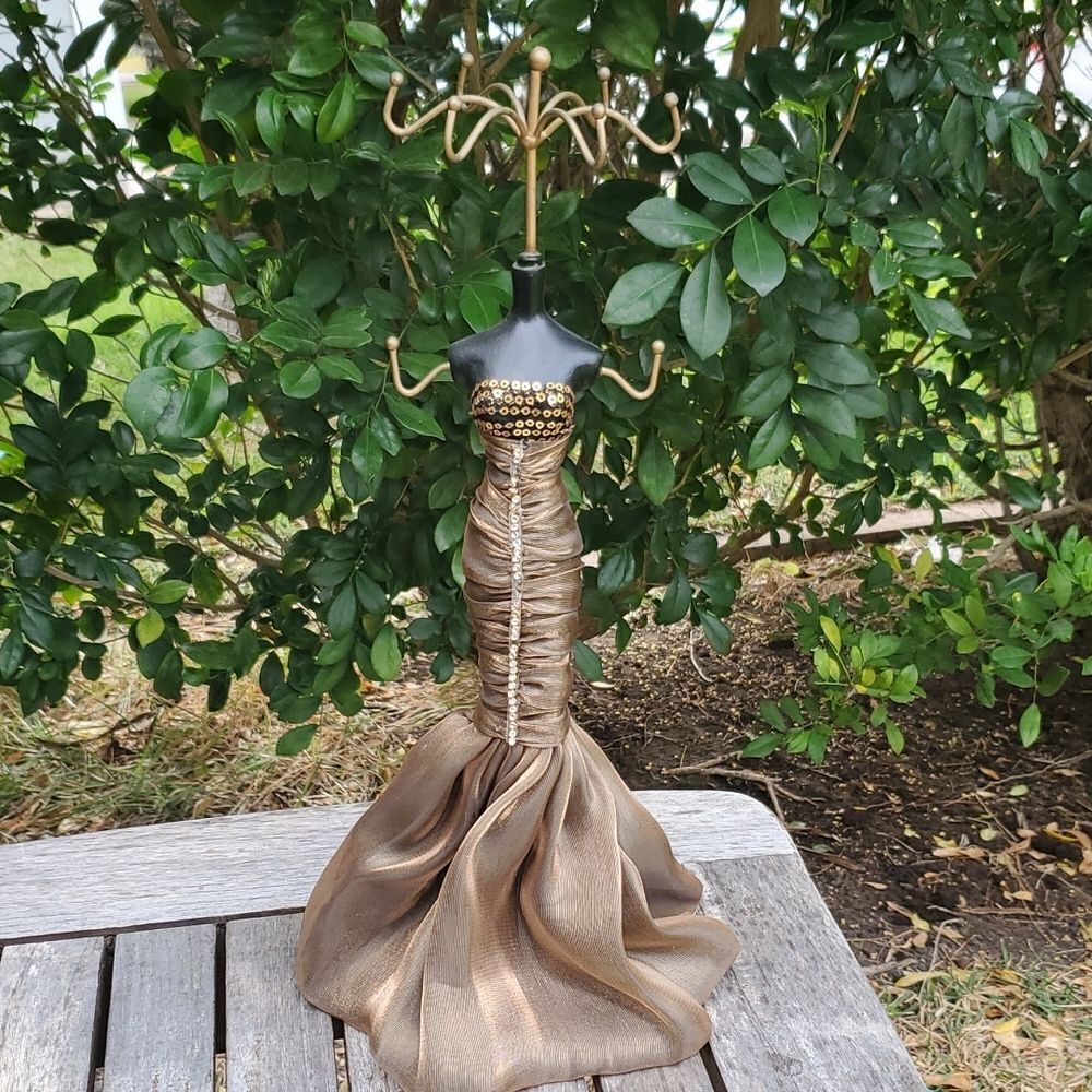 Mannequin Eloquent dress Necklace Jewelery Stand